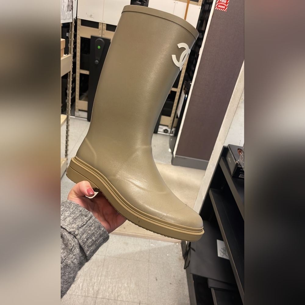 Brand new size 42 Dark Beige/Khaki/Olive Green Chanel rainboots